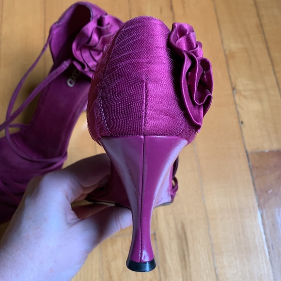 3/25$ XOXO satin sandals - Picture 5 of 8